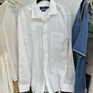 Vineyard Vines linen men's shirt. Sz Med. Excellent condition.